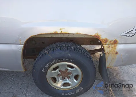 2004 Chevrolet Silverado 1500 from USA, damaged, VIN 2GCEK19T841352899